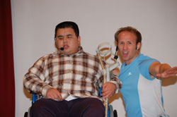 Thomas Stanghelle as Ketil Moe to the right, together with the blind Chinese artist Haitao as Mark Wang.